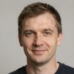 Улыбающийся клиент Колумбус МС, оценивший профессиональный подход к анализу стратегий в VIP betting club